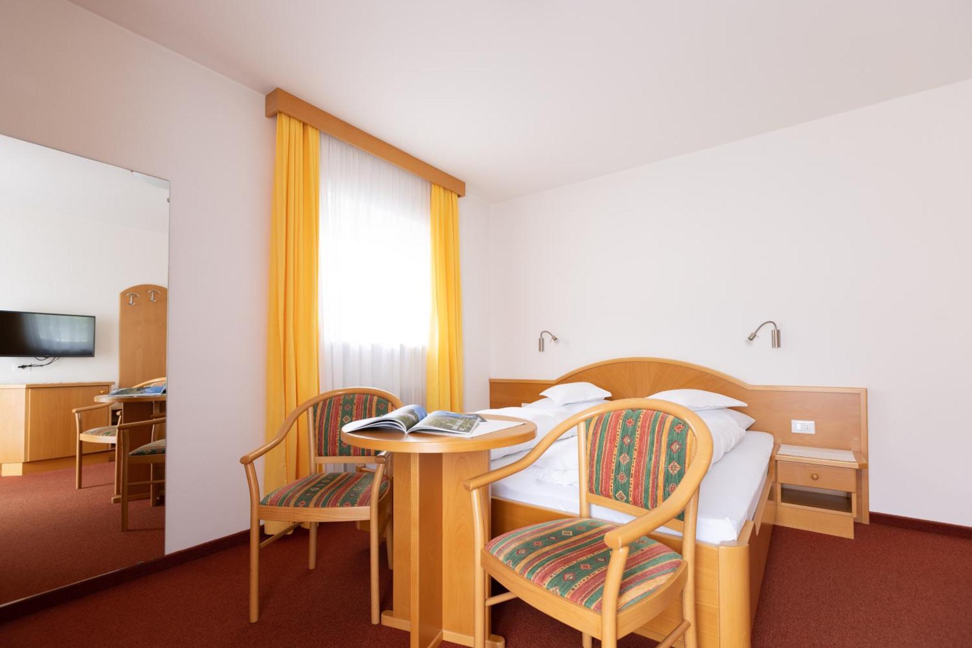 Hotel Garni Juval Tirolo Exterior foto